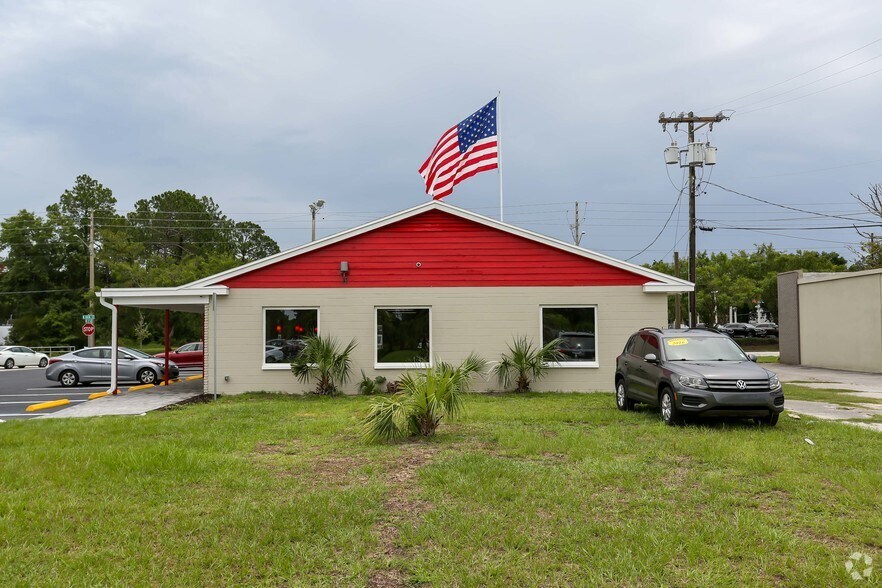 More Photos Of 3432 N Main St, Gainesville Freestanding For Lease