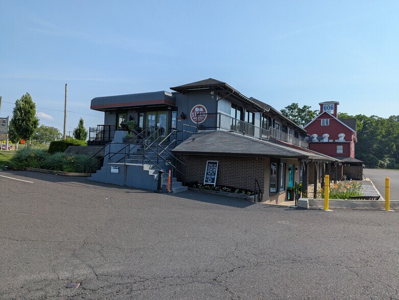 Primary Photo Of 606 2nd St, Southampton Storefront Retail Office For Lease