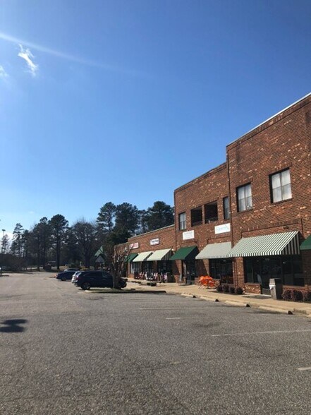 Primary Photo Of 14722-14742 Village Square Pl, Midlothian Storefront For Lease