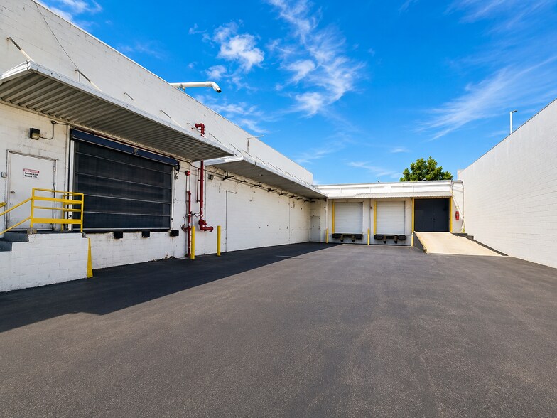 More Photos Of 5519 Jillson St, Commerce Warehouse For Sale