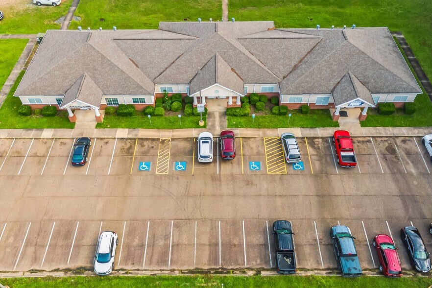 More Photos Of 302 Bill Clinton Dr, Hope Office For Sale