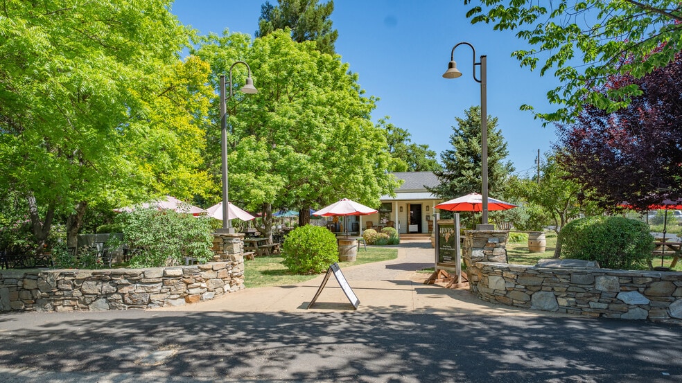 More Photos Of 350 Main St, Murphys Restaurant For Sale