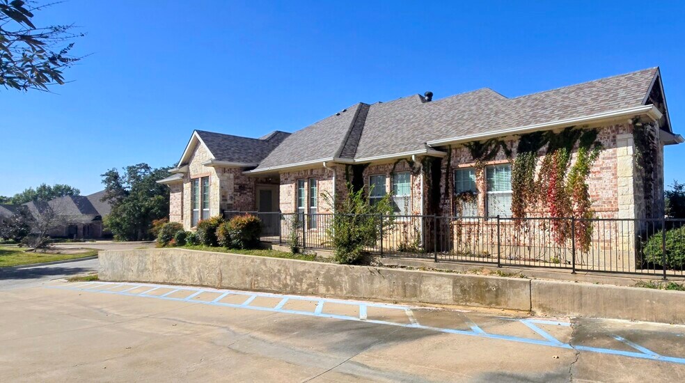 More Photos Of 1205 Bent Oaks Ct, Denton Office For Sale