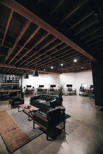 More Photos Of 216 N Tillamook St, Portland Flex For Lease