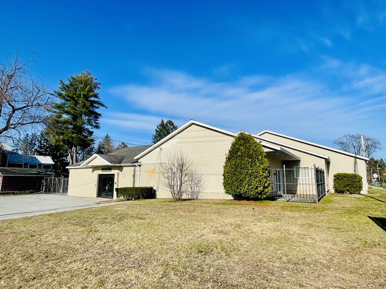 Primary Photo Of 221 W Circular St, Saratoga Springs Storefront Retail Office For Lease