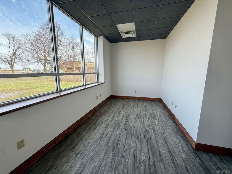 More Photos Of 8555 Packard Rd, Niagara Falls Warehouse For Lease