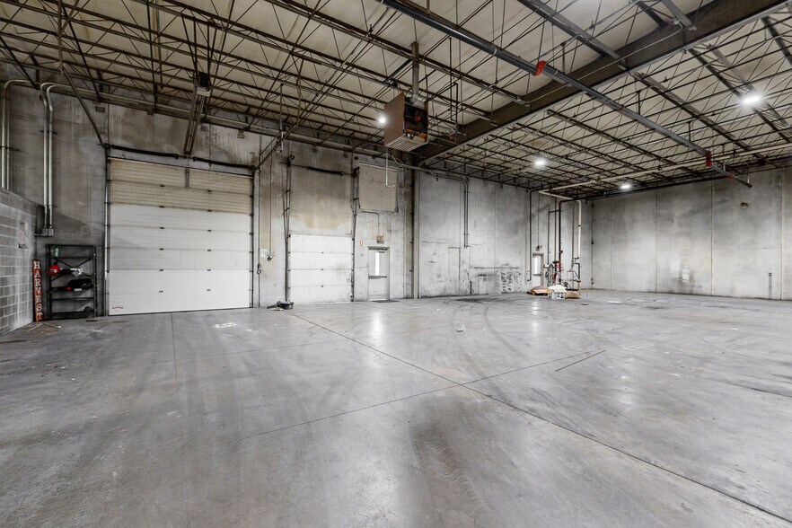 More Photos Of 701 Technology Pl, Waverly Manufacturing For Lease