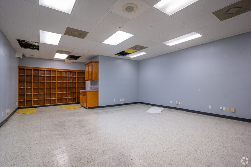 More Photos Of 1305 W Jackson Ave, Pasadena Manufacturing For Lease