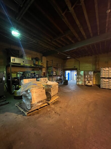 More Photos Of 517 Barretto St, Bronx Manufacturing For Lease
