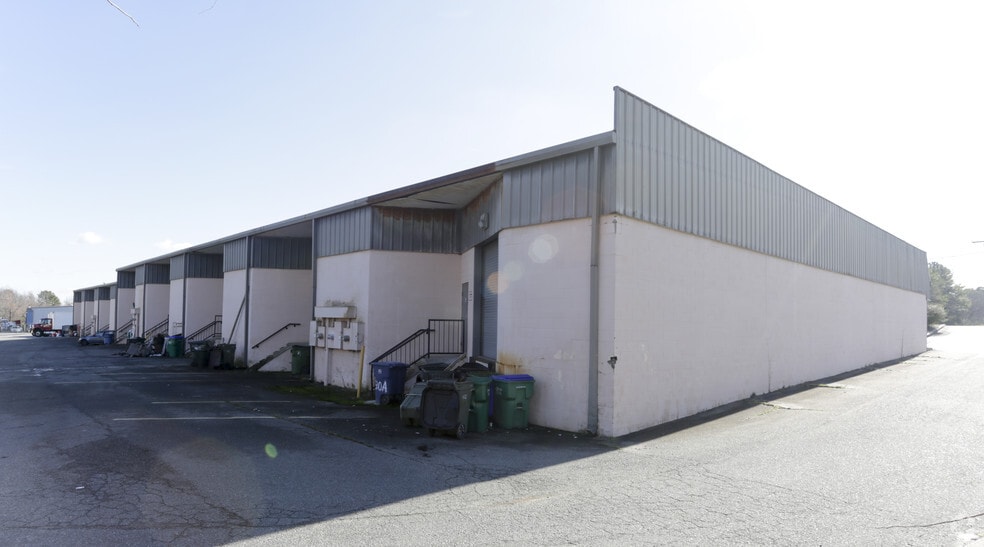 More Photos Of 2930-2954 Bells Rd, Richmond Light Distribution For Lease