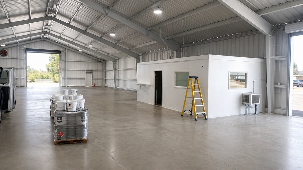 More Photos Of 2814 South St, Fort Myers Warehouse For Lease