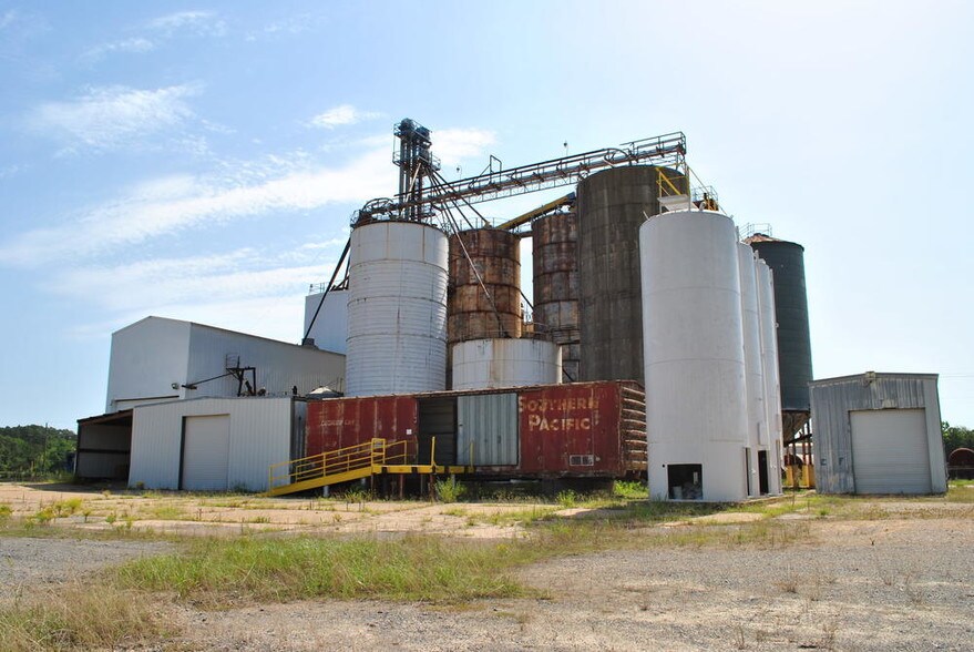 More Photos Of 220 Progress Blvd, Longview Warehouse For Lease