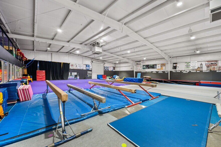 More Photos Of 115 N Willis Ave, Livingston Warehouse For Sale