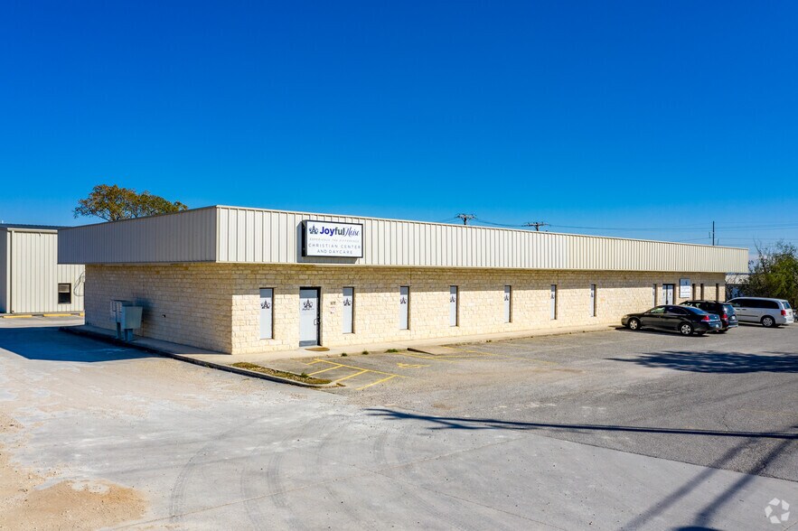 More Photos Of 103 Center Point Rd, San Marcos Flex For Lease