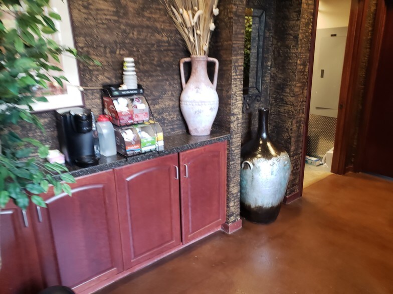 More Photos Of 7525 S Union Park Ave, Sandy Bank For Sale