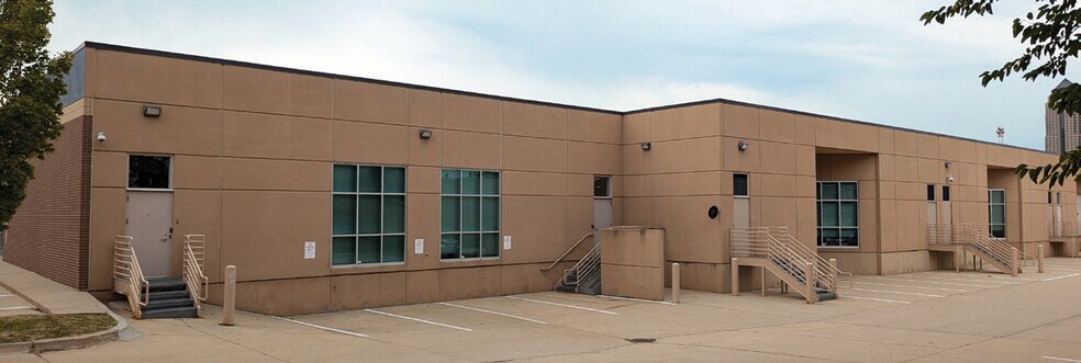 More Photos Of 535 SW 7th St, Des Moines Flex For Lease