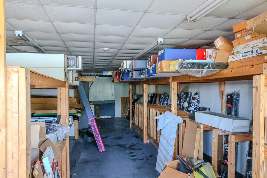 More Photos Of 2712 Owen Dr, Fayetteville Flex For Lease