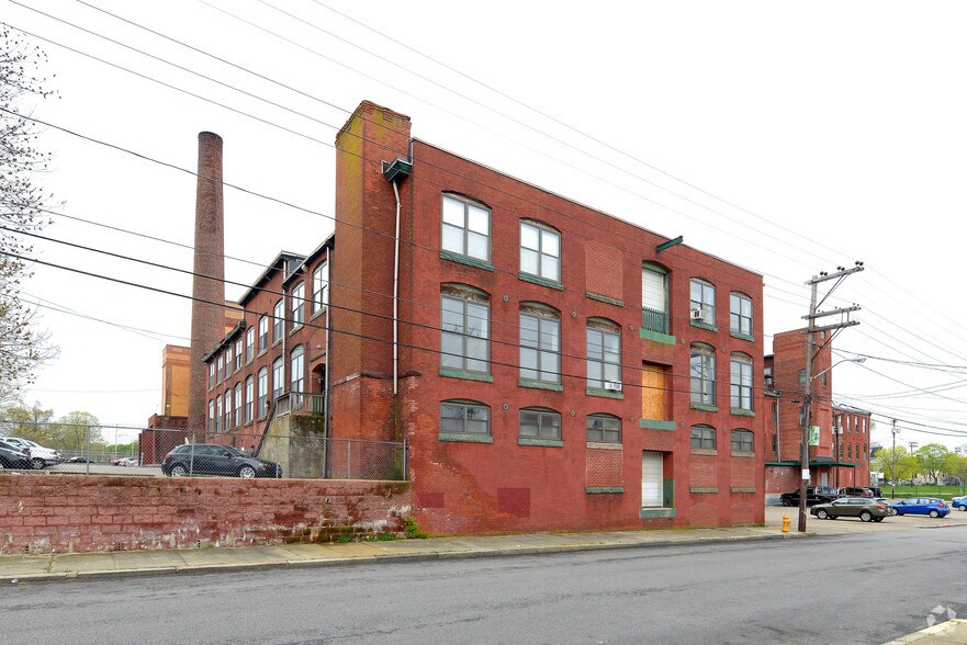 More Photos Of 80 Fountain St, Pawtucket Warehouse For Lease