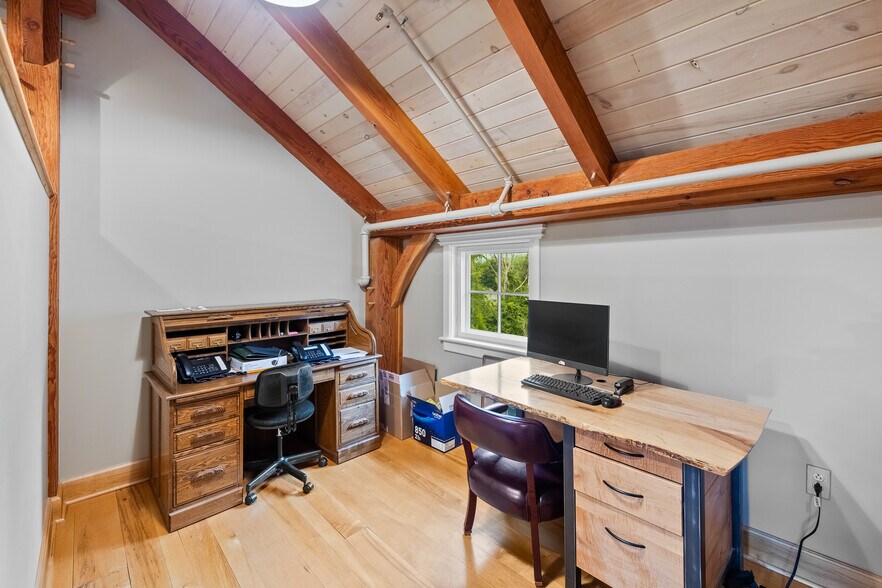 More Photos Of 114 Cemetery Ave, Manchester Center Office For Sale