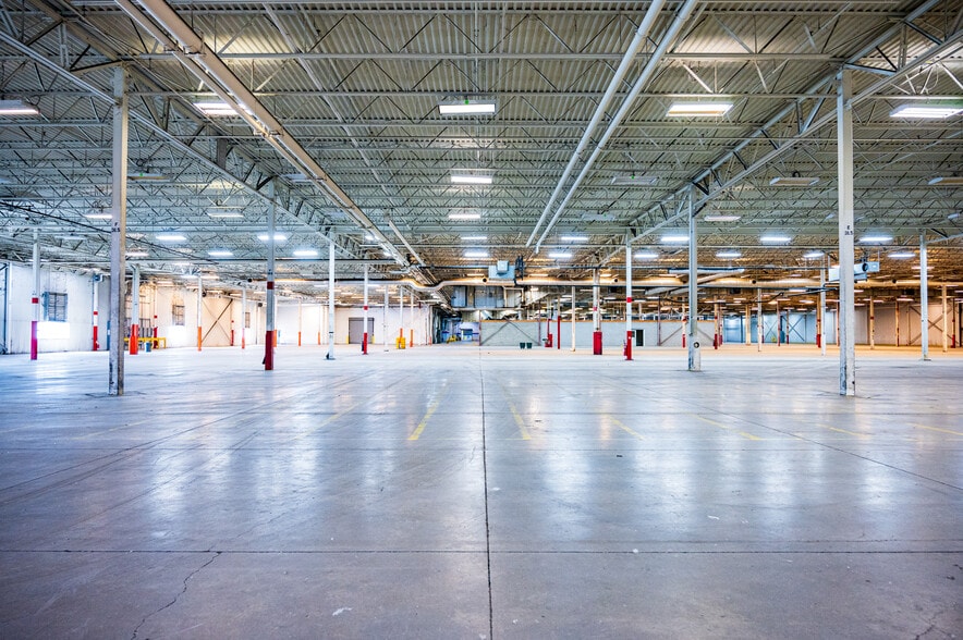 More Photos Of 2801 W Old Road 30, Warsaw Manufacturing For Lease