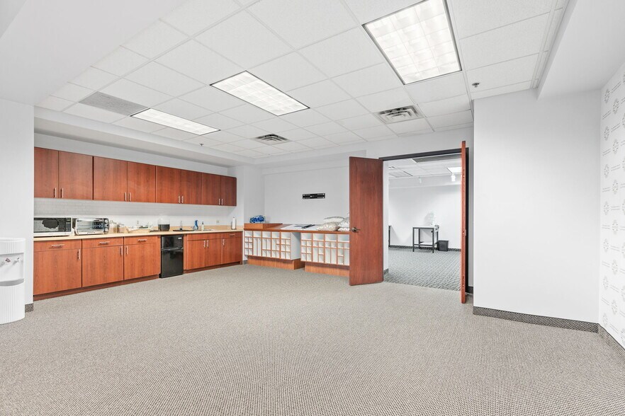 More Photos Of 2905 Lexington Ave S, Eagan Flex For Sale