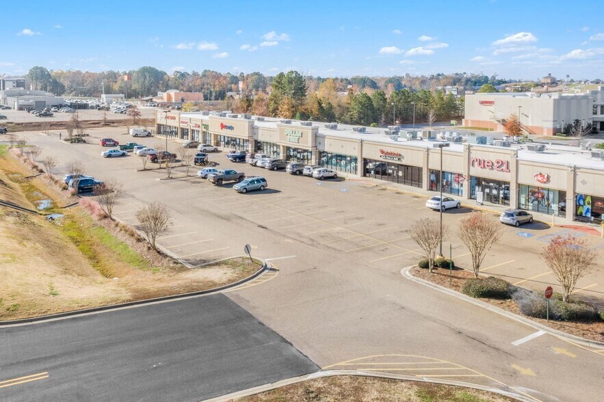 More Photos Of 1401-1425 Eagle Dr, Ruston General Retail For Lease