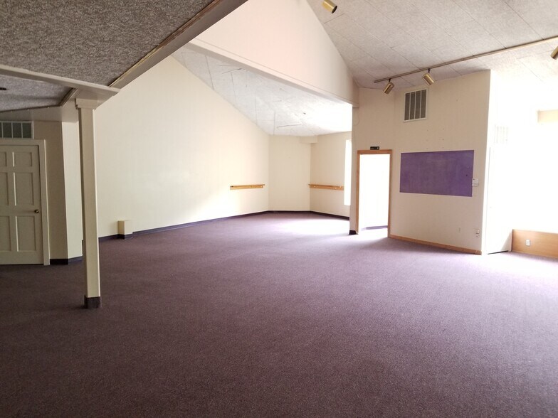 More Photos Of 574 Washington St, Easton Freestanding For Lease