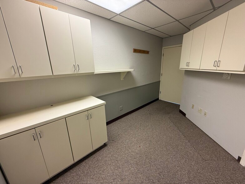 More Photos Of 505 E 3rd St, Bartlesville Unknown For Lease