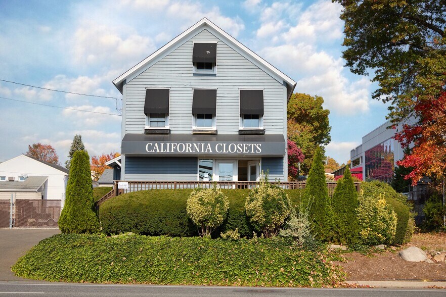 More Photos Of 565 Westport Ave, Norwalk Storefront For Lease