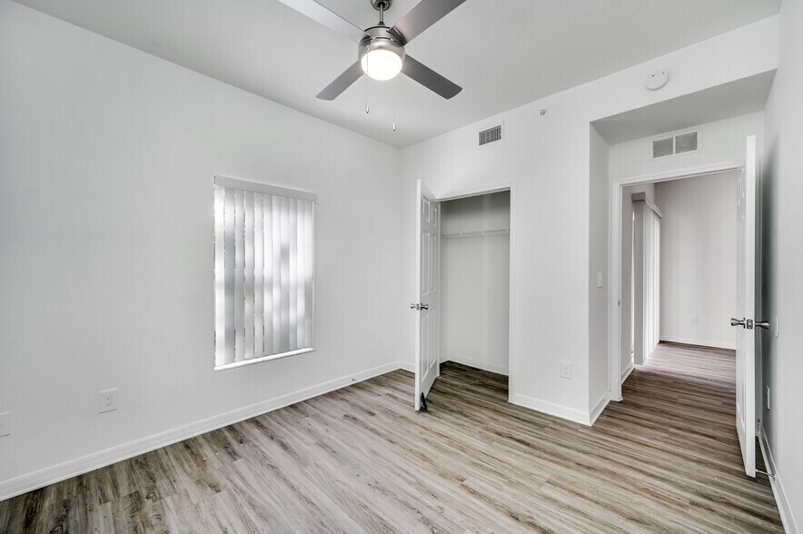 More Photos Of 13009 Kain Palms Ct, Tampa Dormitory For Sale