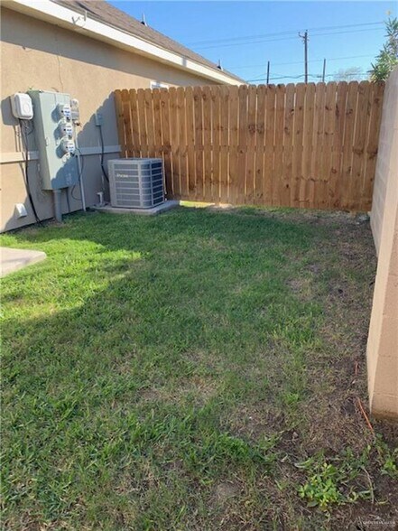 More Photos Of 402 Newport Ave, Edinburg Apartments For Sale
