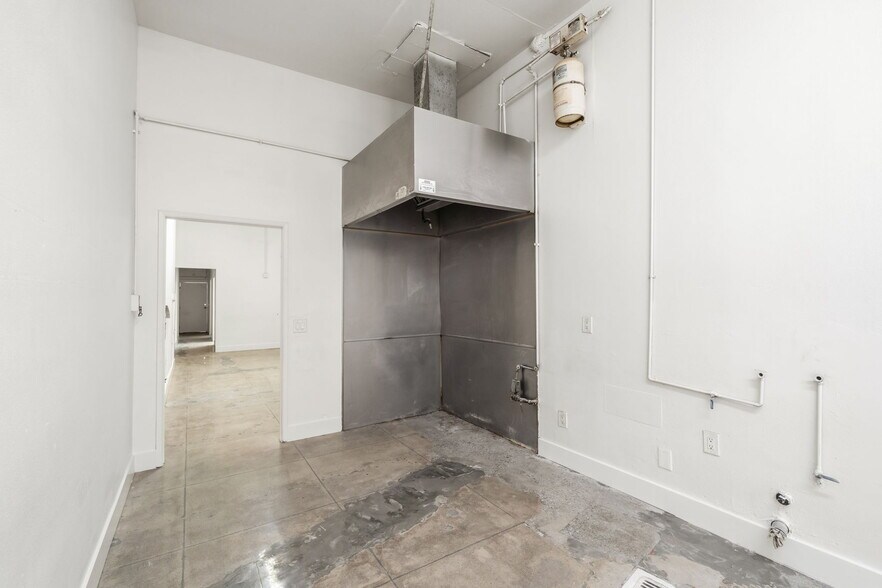 More Photos Of 101-113 E Anaheim St, Wilmington Storefront For Lease