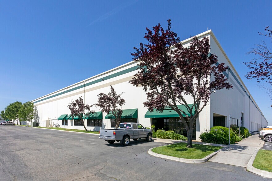 Primary Photo Of 4247 S Minnewawa Ave, Fresno Distribution For Lease
