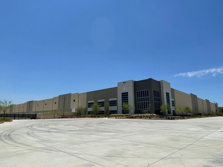 More Photos Of 19115 Harvill Ave, Perris Distribution For Lease
