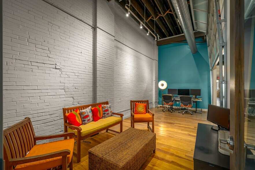 More Photos Of 3024 Locust St, Saint Louis Storefront For Sale