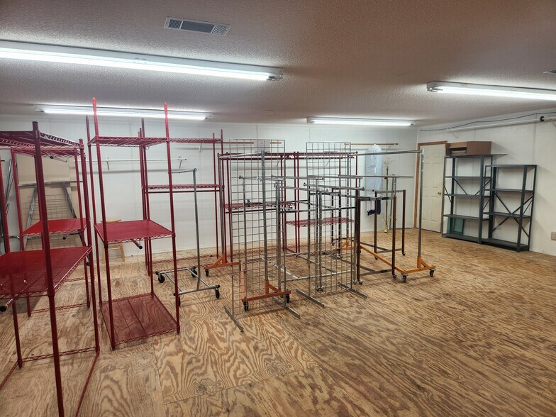 More Photos Of 102 Redfern Vlg, St Simons Island General Retail For Lease