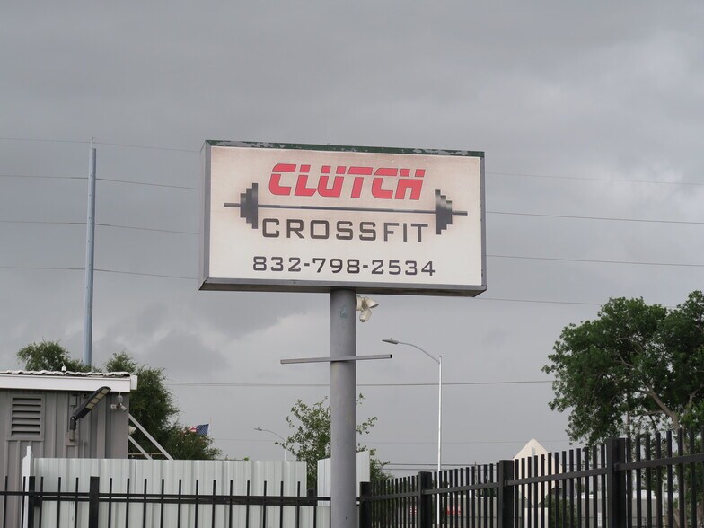 More Photos Of 5707 Schumacher Ln, Houston Auto Dealership For Lease