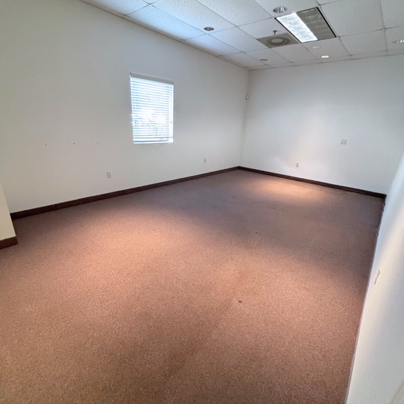 More Photos Of 1650 12th St E, Palmetto Manufacturing For Sale