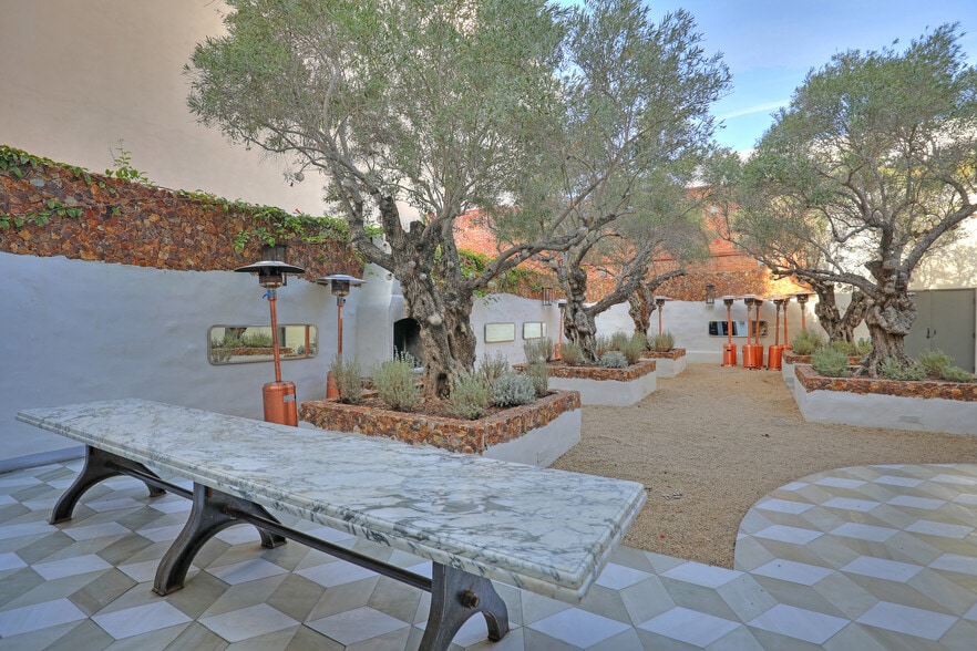 More Photos Of 7 E Anapamu St, Santa Barbara Restaurant For Sale