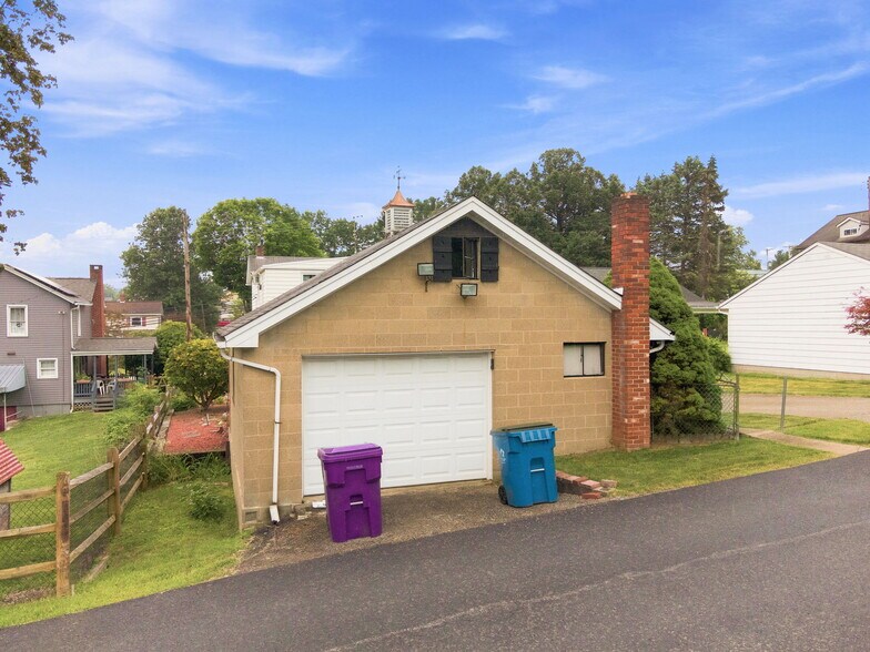 More Photos Of 1519 Renton Rd, Pittsburgh Funeral Home For Sale