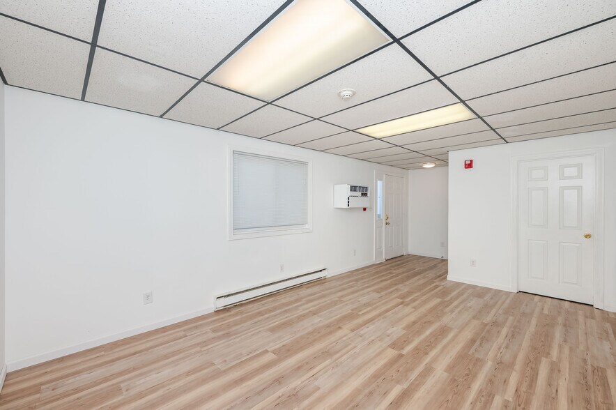 More Photos Of 16 Kingston Rd, Exeter Light Manufacturing For Sale