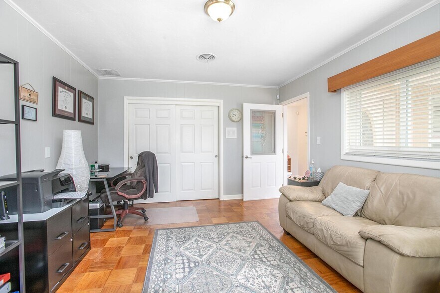 More Photos Of 1025 W New York Ave, Deland Coworking Space