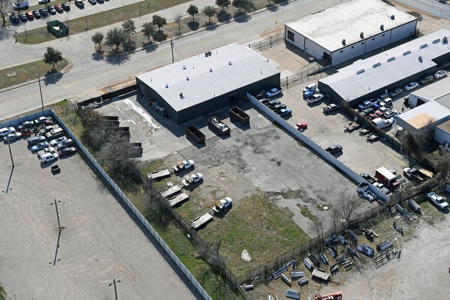 Primary Photo Of 1711 Chenault St, Dallas Distribution For Sale