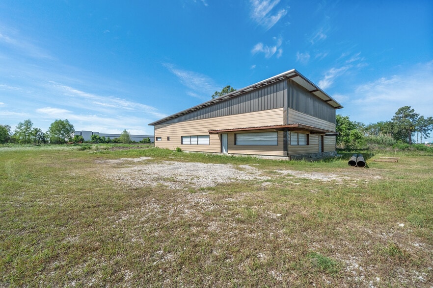 More Photos Of 7304 I-10 E, Baytown Storefront Retail Office For Sale