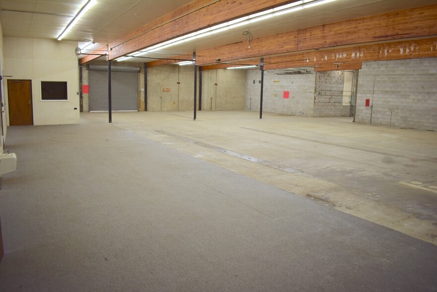 More Photos Of 613 Pacific Ave S, Kelso Distribution For Lease