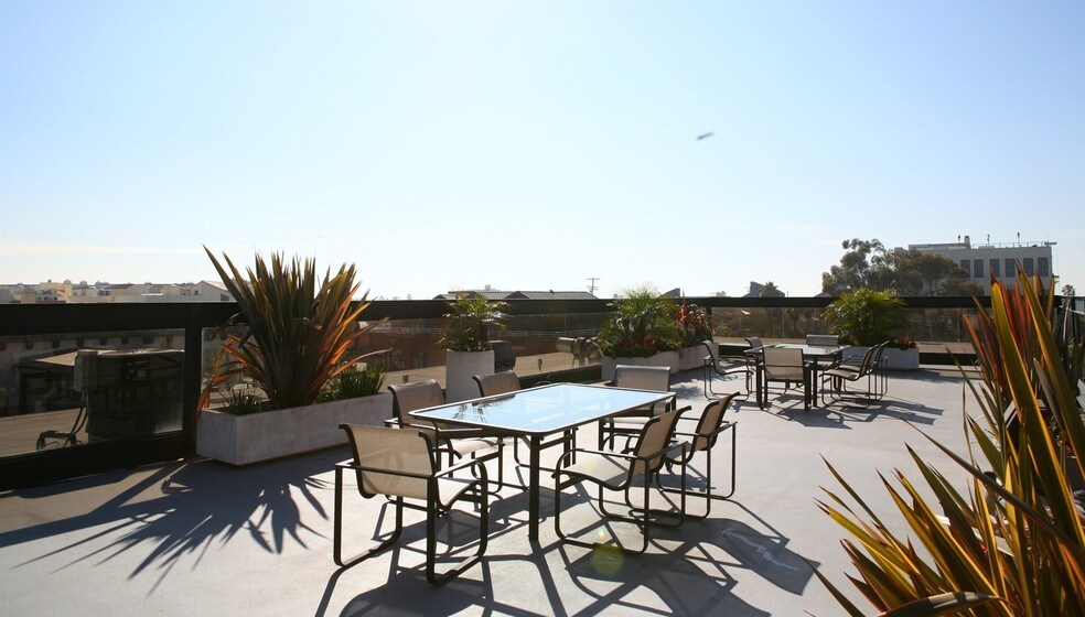 More Photos Of 3015 Main St, Santa Monica Loft Creative Space For Lease