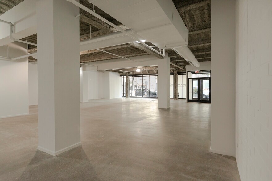 More Photos Of 855 W Belmont Ave, Chicago Office For Sale