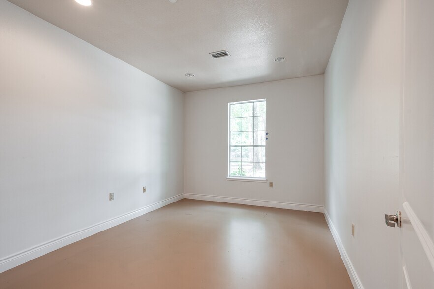 More Photos Of 16111 Porter Ln, Porter Flex For Sale