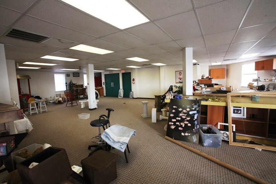 More Photos Of 6 N Black Horse Pike, Runnemede Storefront Retail Residential For Lease