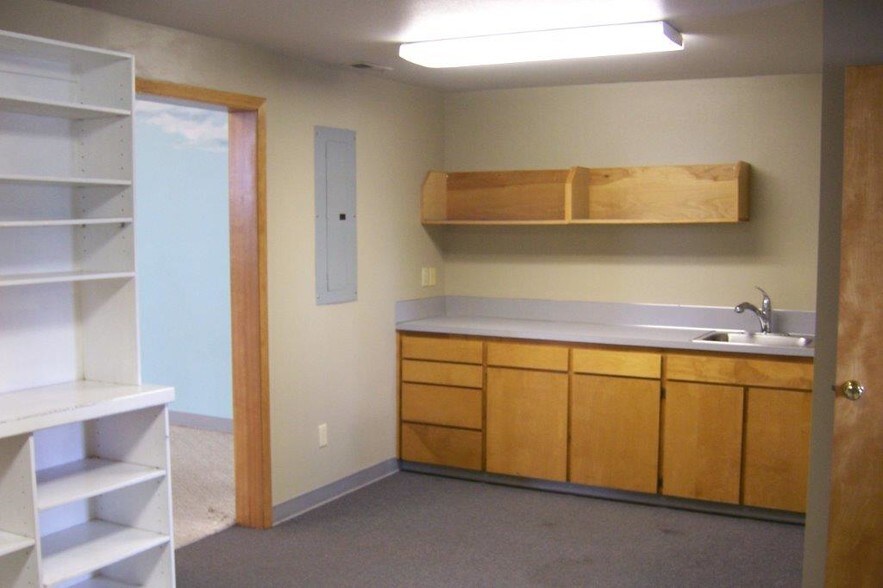 More Photos Of 32054 Old Highway 34, Tangent Warehouse For Lease